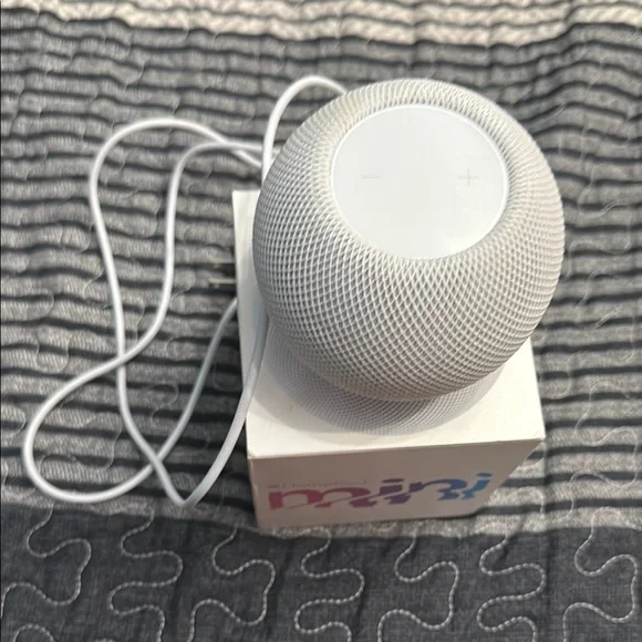 Apple HomePod Mini in White with Colorful Display - Picture 4 of 5